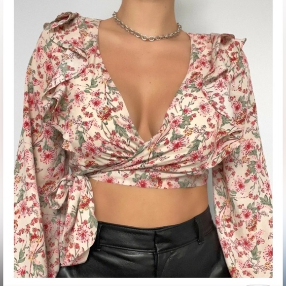 Kayla’s Armoire shirt Floral Wrap Top large New lined ruffled - Picture 7 of 7